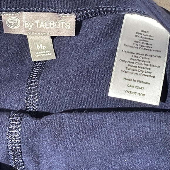 T by Talbots, navy stretch skort with 2 zip pockets. size Medium petite - Picture 7 of 11